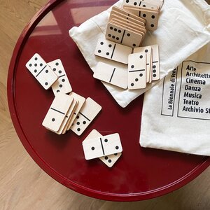 Immagine in evidenza di Domino