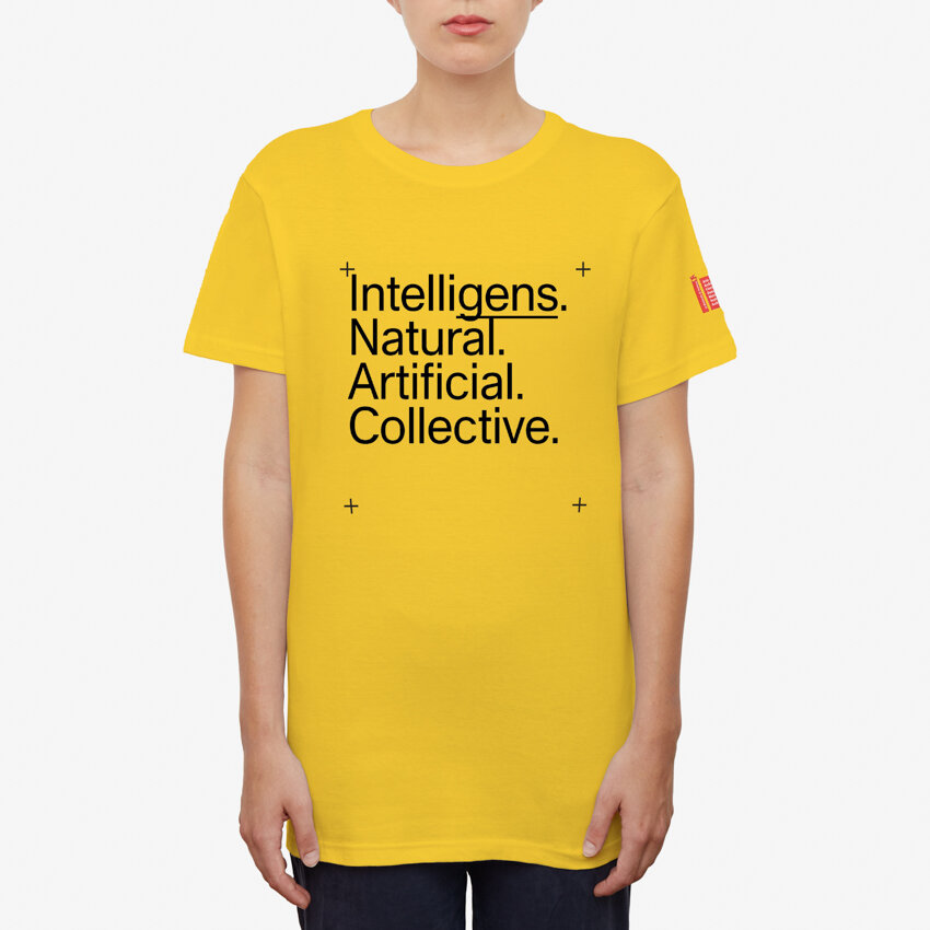 Immagine in evidenza di T-SHIRT GIALLA INTELLIGENS. NATURAL. ARTIFICIAL. COLLECTIVE.